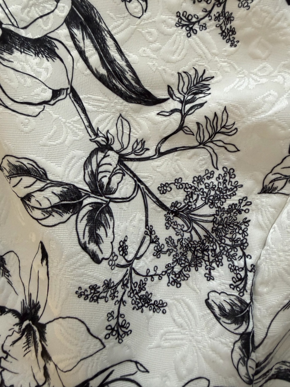 White House Black Market White and Black Floral Jacquard Halter Top - Picture 2 of 6